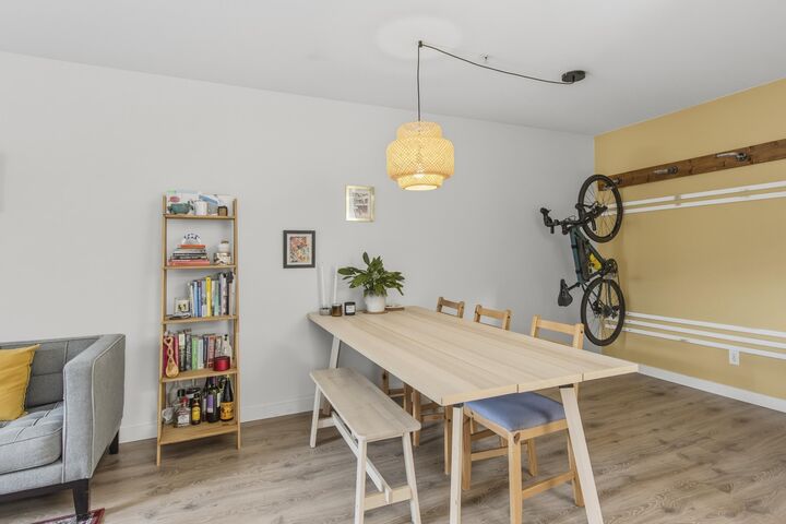 Property Photo: 40140 Willow Crescent 304 BC V8B 0M1