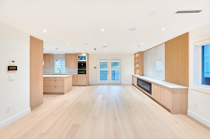 Property Photo: 806 Montroyal Boulevard BC V7R 2G6