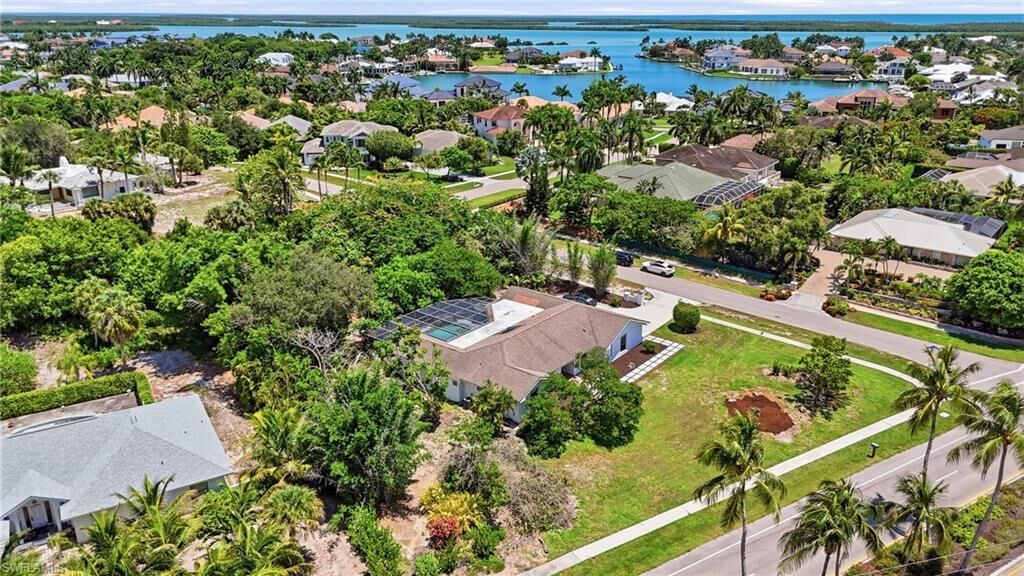 Property Photo: 799 S Barfield Dr FL 34145
