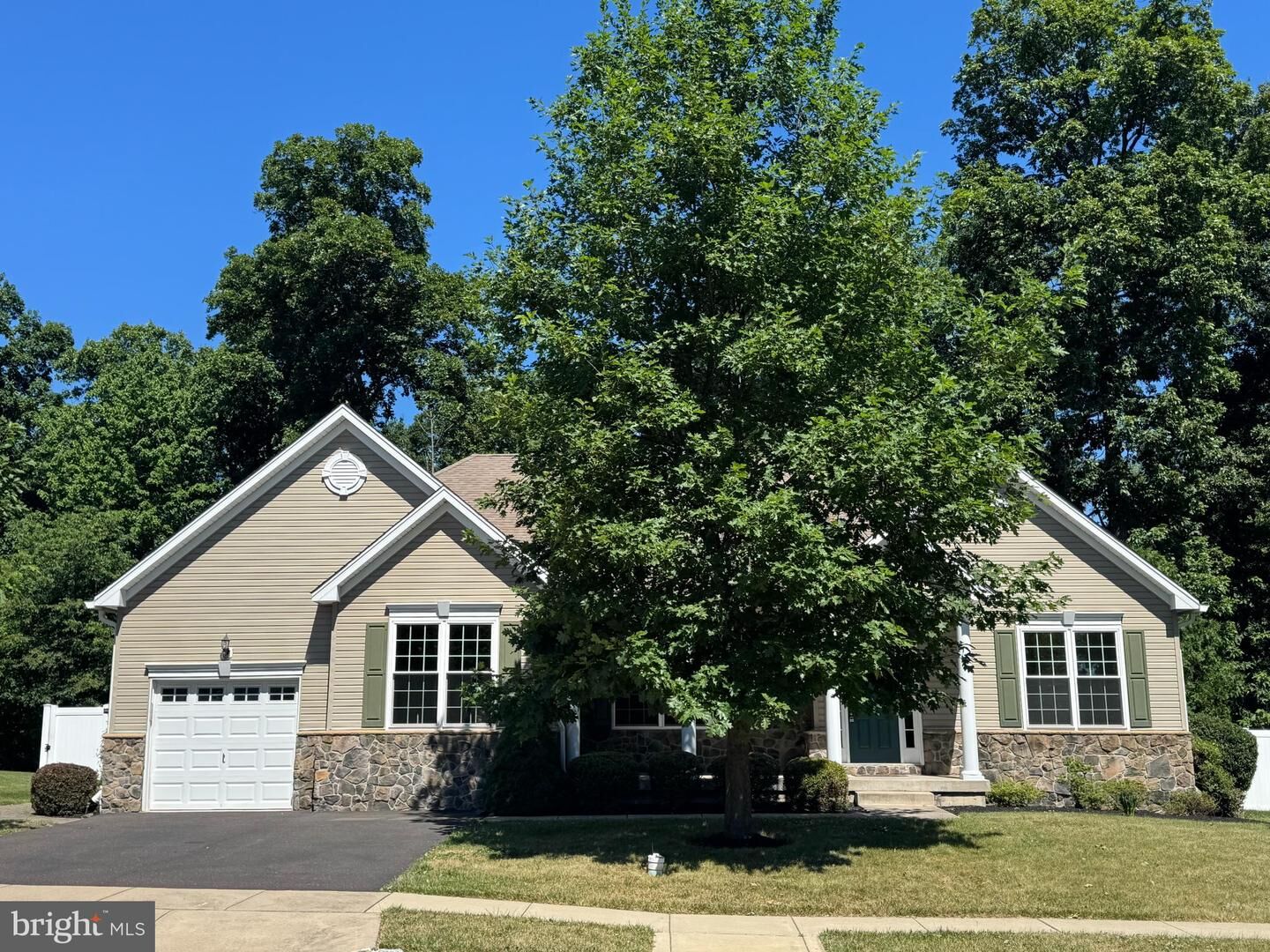 Property Photo: 804 Myrtles Way PA 18944