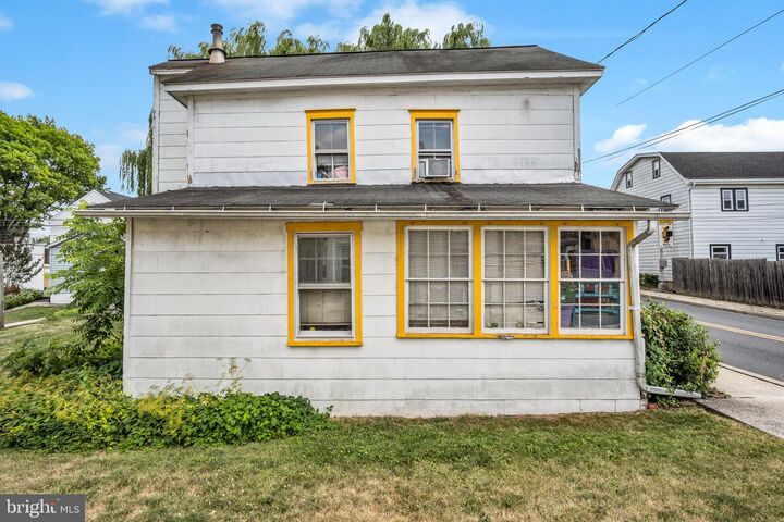 Property Photo: 3 S Locust Street PA 17011