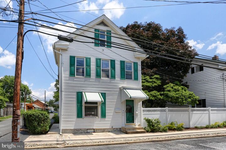 Property Photo:  9 S Washington Street  PA 17055 