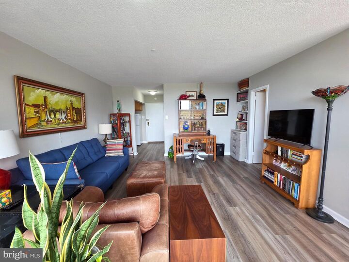 Property Photo: 2059 Huntington Avenue 1408 VA 22303
