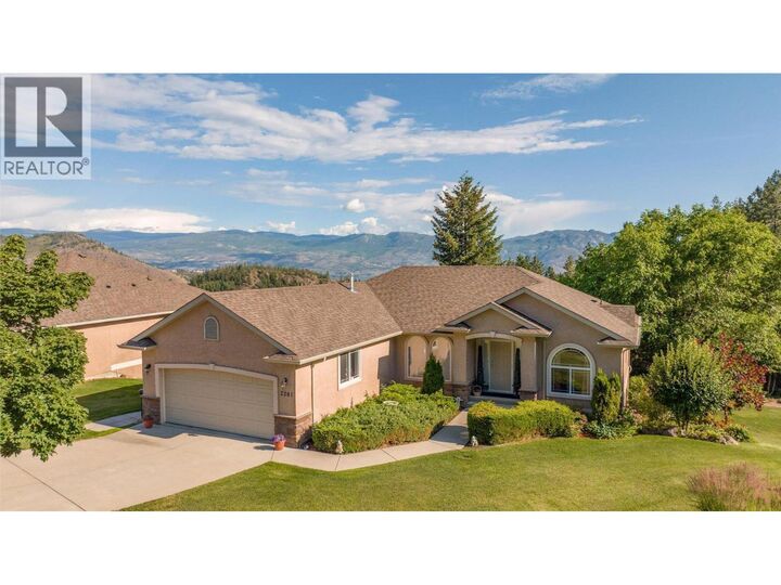 Property Photo: 2281 Shannon Heights Court BC V4T 2V1