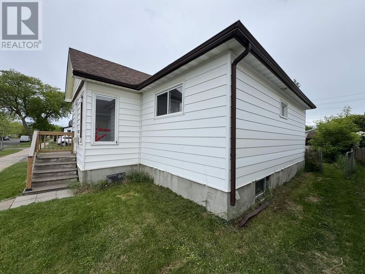 Property Photo: 474 Mary St. E. ON P7E 4K3