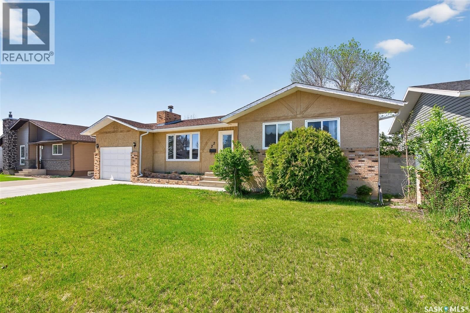 Property Photo:  22 Edelweiss Crescent  SK S6J 1E5 