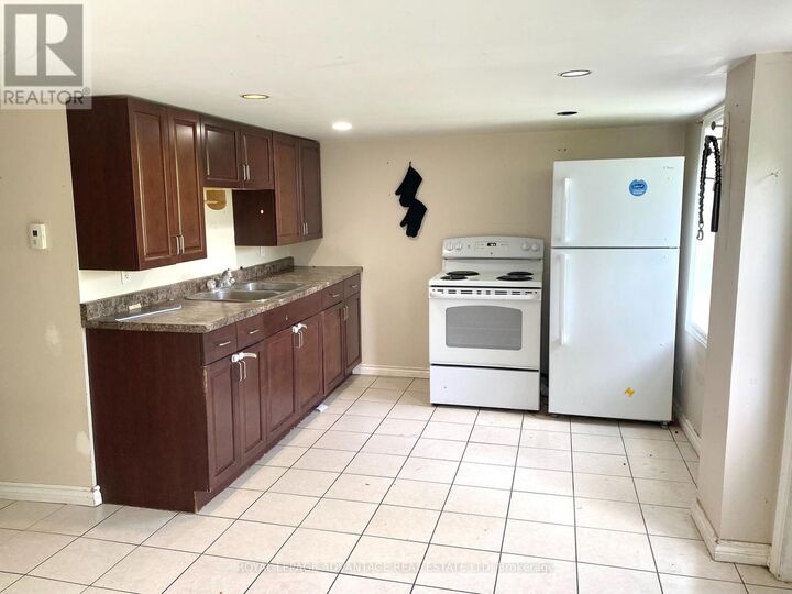 Property Photo: 110/112 Lorne Street ON K7A 3L1
