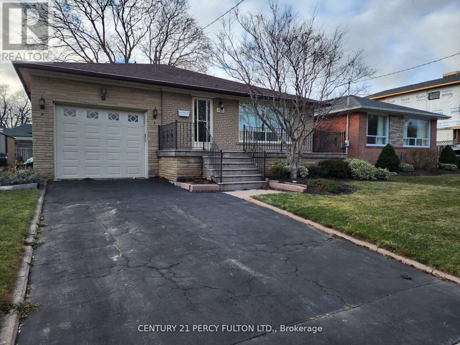 Property Photo: 464 Scarborough Golf Club Road ON M1G 1H1