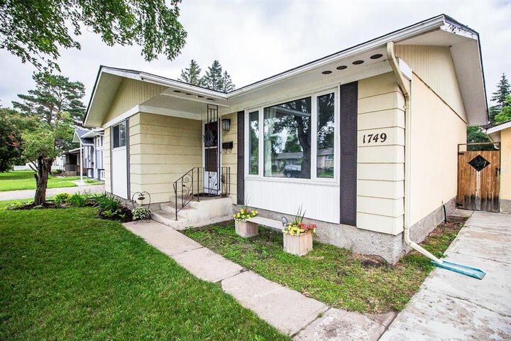 Photo de la propriété:  1749 9th Street  MB R7A 6C8 