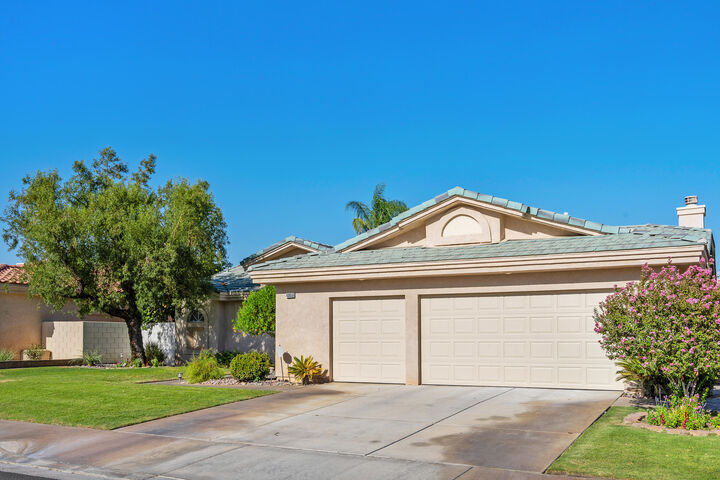 Property Photo:  40650 Cabana Court  CA 92260 