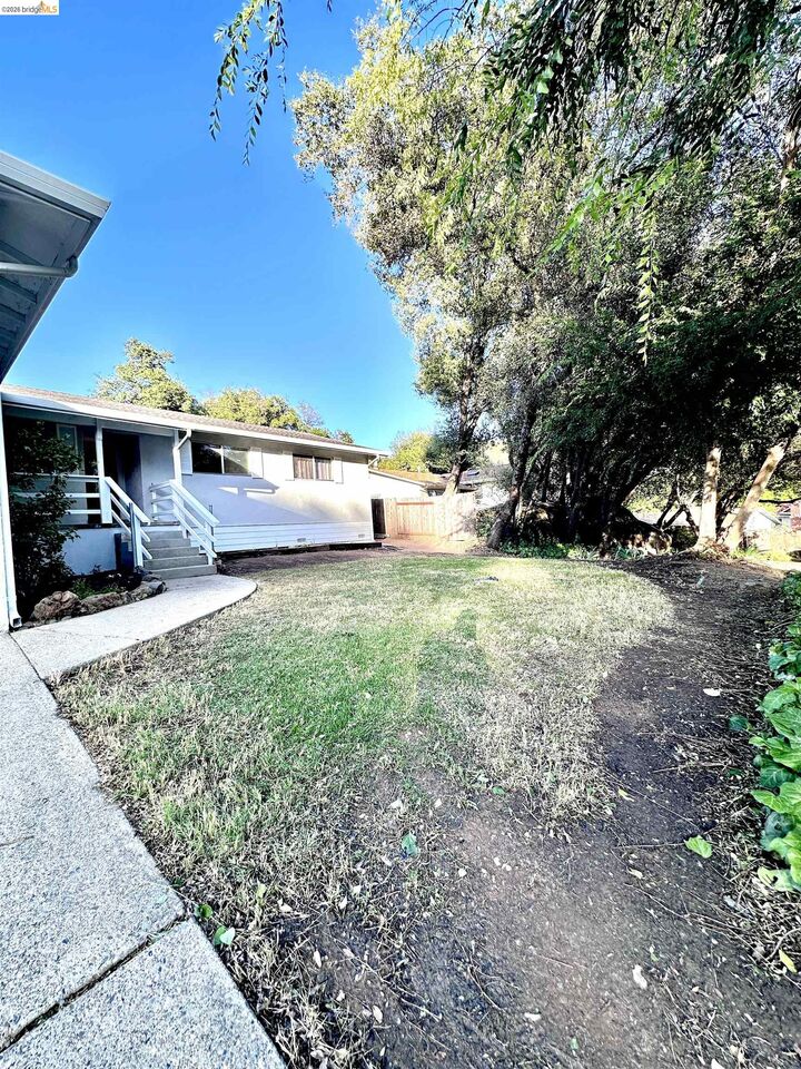 Property Photo: 19381 Rockridge Way CA 95370