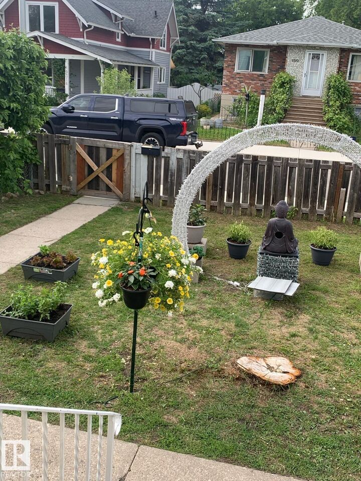 Property Photo: 9221 110 Avenue NW AB T5H 1H2