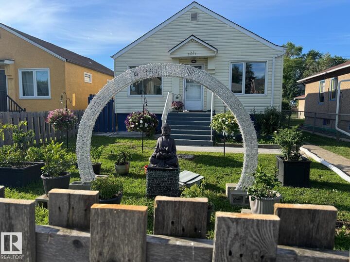 Property Photo: 9221 110 Avenue NW AB T5H 1H2