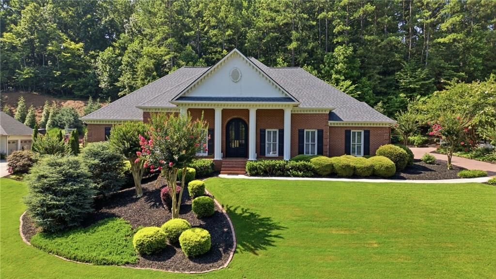 Property Photo: 220 Spearfield Trace GA 30075