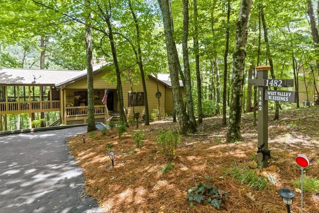 Property Photo: 1482 Valley View Drive GA 30143