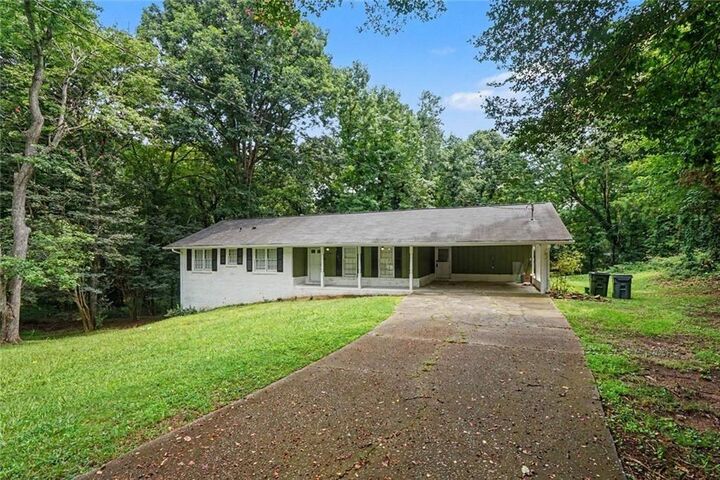 Property Photo: 2826 Manor Court GA 30078