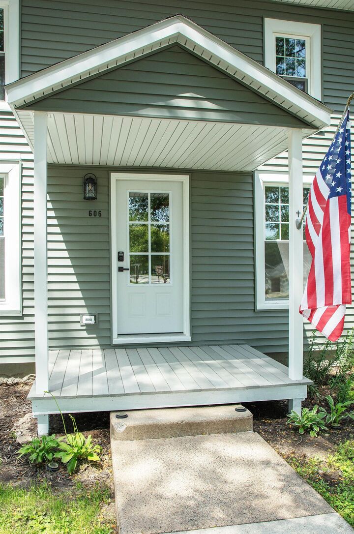 Property Photo:  606 S Main Street  IA 50676 