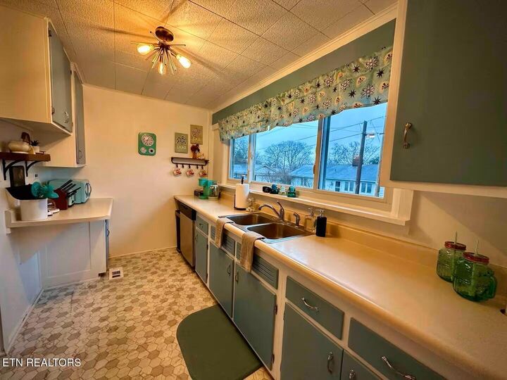 Property Photo: 104 W Malta Rd TN 37830
