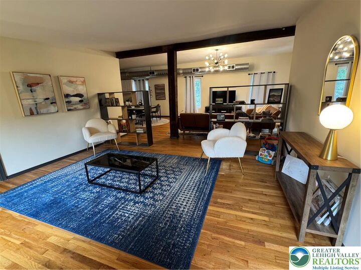 Property Photo:  49 N Delaware Drive 3rd Floor  PA 18042 
