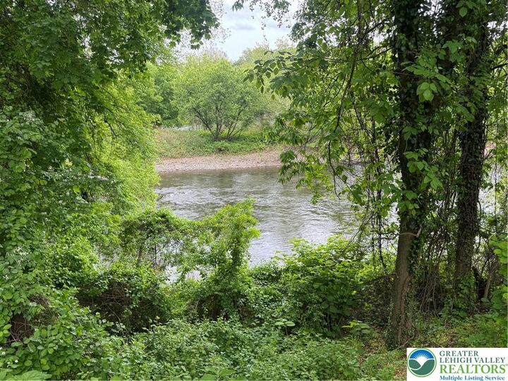 Property Photo: 49 N Delaware Drive 3rd Floor PA 18042