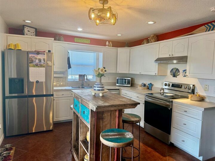Property Photo:  107 Douglas Street  FL 32141 