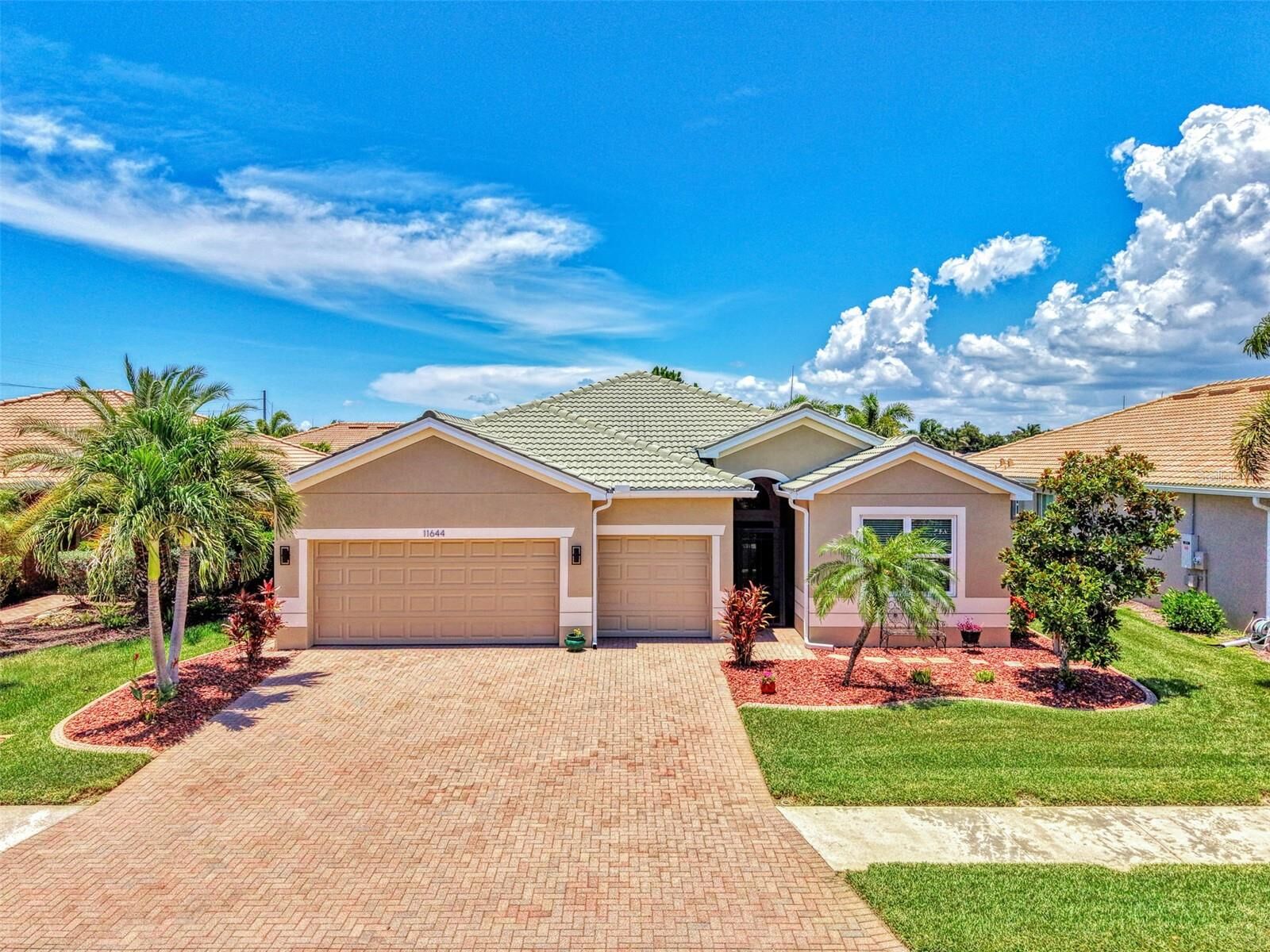 Property Photo: 11644 Spotted Margay Avenue FL 34292