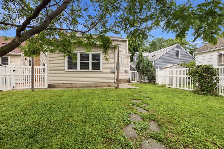 Property Photo: 2334 Winnebago St WI 54601
