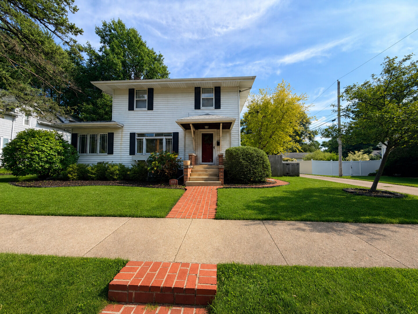 Property Photo:  1605 E Taylor Street  IL 61701 