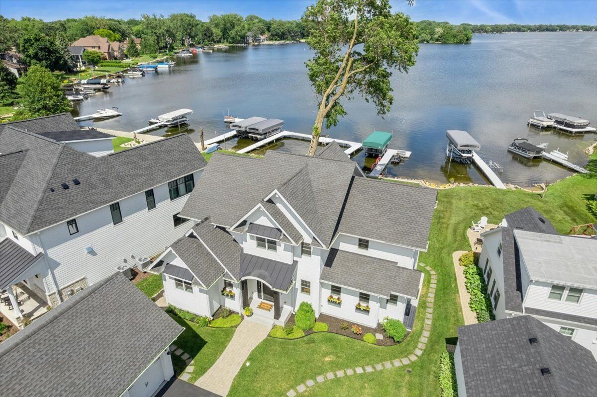 Property Photo:  225 Edgewater Drive  IL 60014 