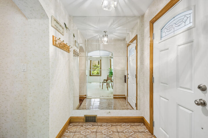 Property Photo: 6241 N Leroy Avenue IL 60646
