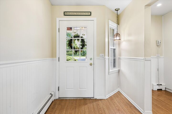 Property Photo:  1503 Laurel Court  IL 60118 