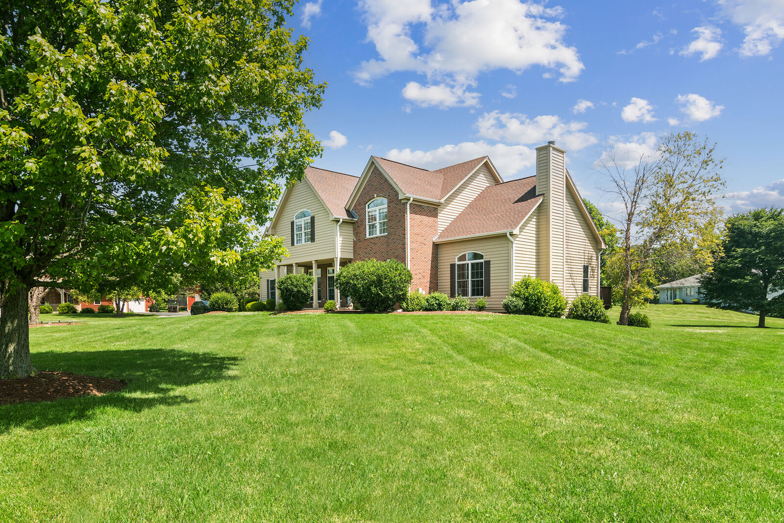 Property Photo: 175 Clover Hill Lane IL 60010