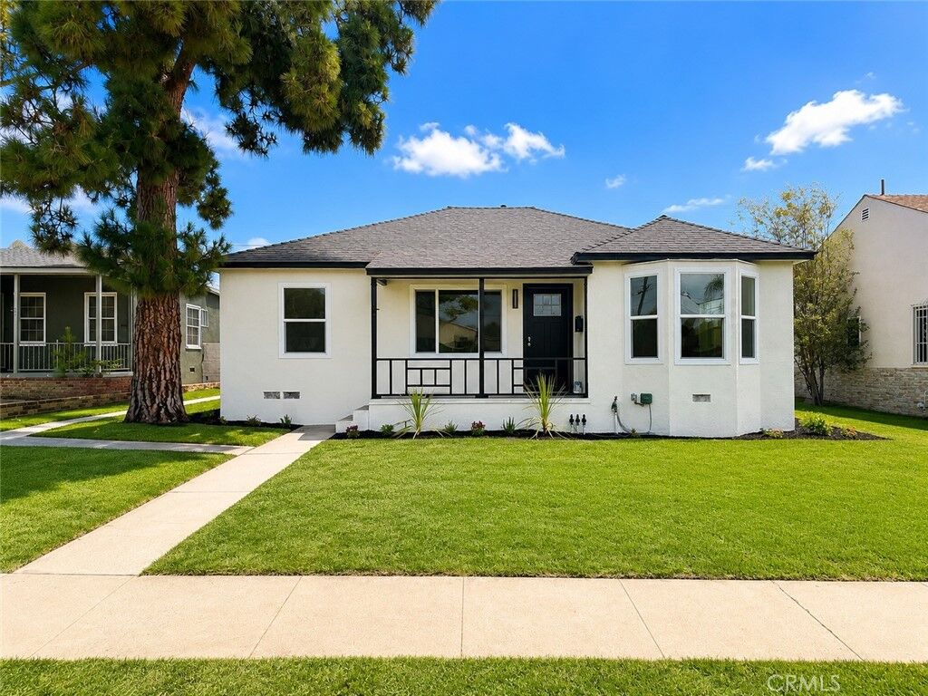 Property Photo: 11016 Spinning CA 90303
