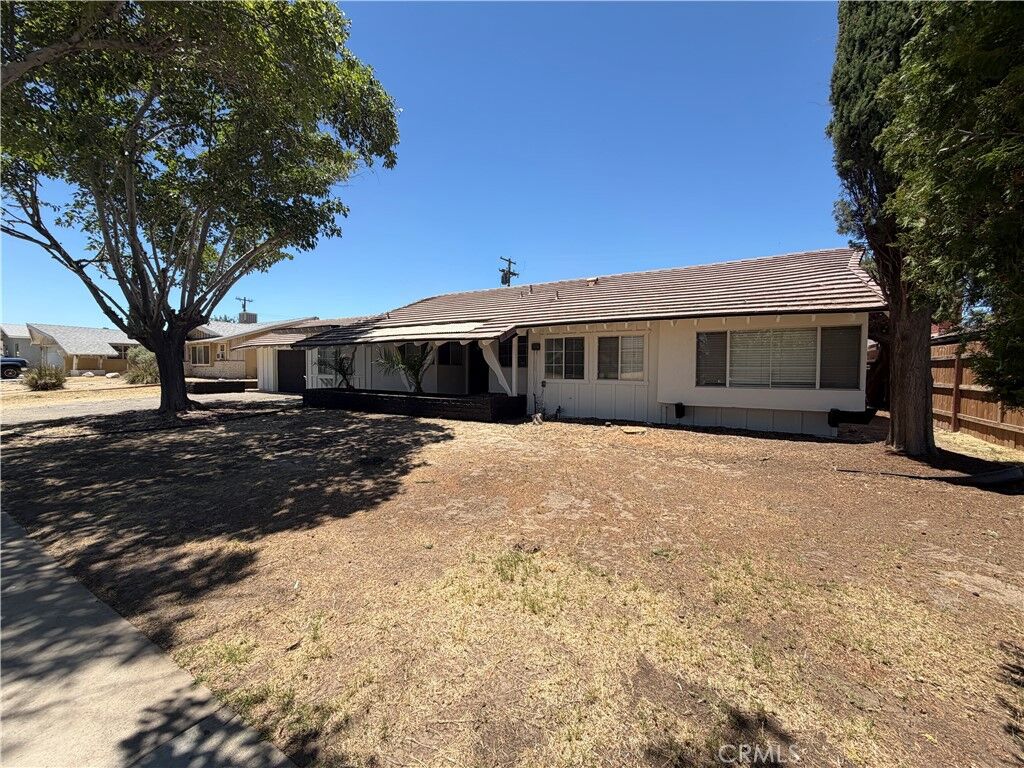 Property Photo:  44261 Calston Avenue  CA 93535 