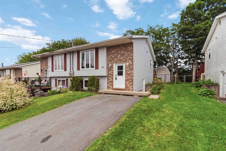 Property Photo: 42 Sunnyvale Court NS B4E 2G6