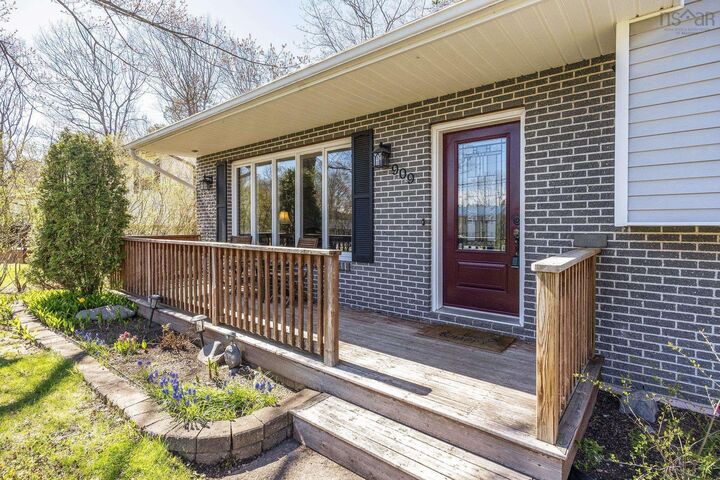 Property Photo: 909 Julie Drive NS B0P 1R0
