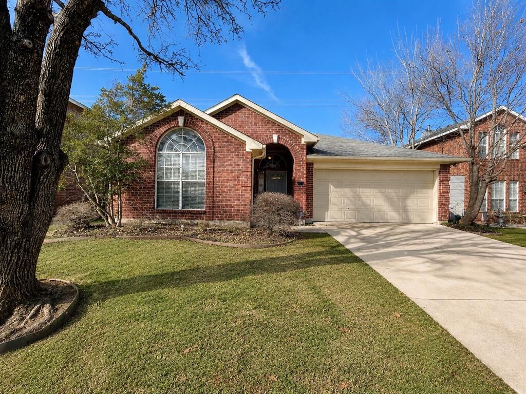 Property Photo: 2070 Belvedere Drive TX 75067