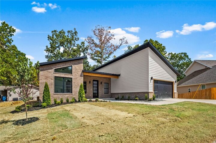 Property Photo:  1 Frekleton Lane  AR 72714 