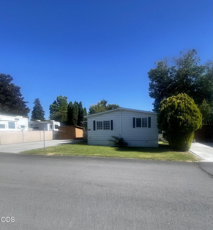 Property Photo: 3415 Crest Street 18 OR 97603