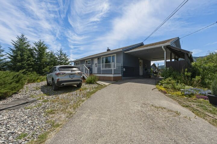 Property Photo: 3580 20 Avenue SE BC V1E 1X9