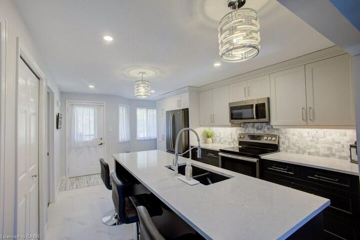 Property Photo: 464 Beechwood Place 3 ON N2T 1Z2