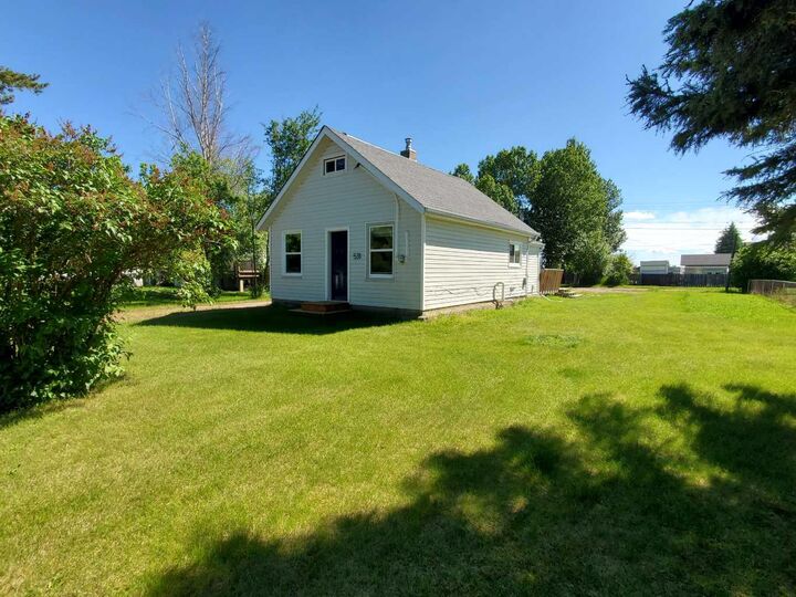 Property Photo:  531 65 Street  AB T7E 1M2 