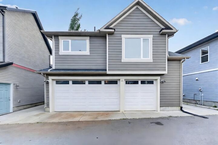 Property Photo: 47 Elgin Meadows Road SE AB T2Z 0S1