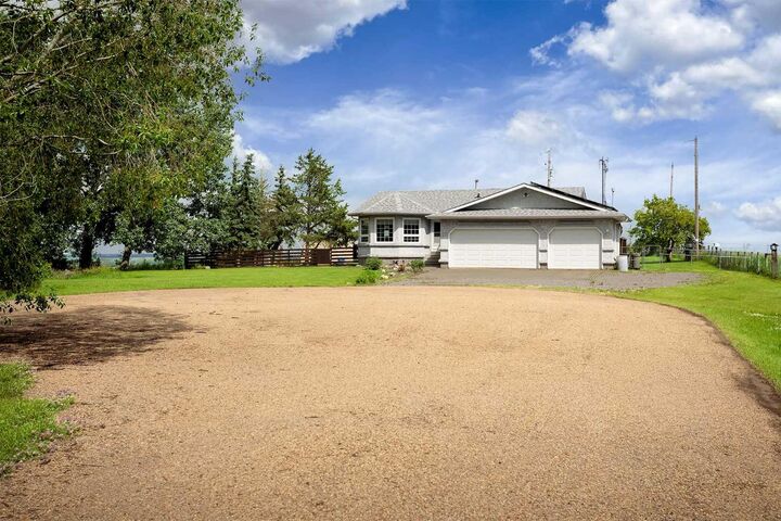 Property Photo:  108 Martin Avenue  AB T0C 0L0 