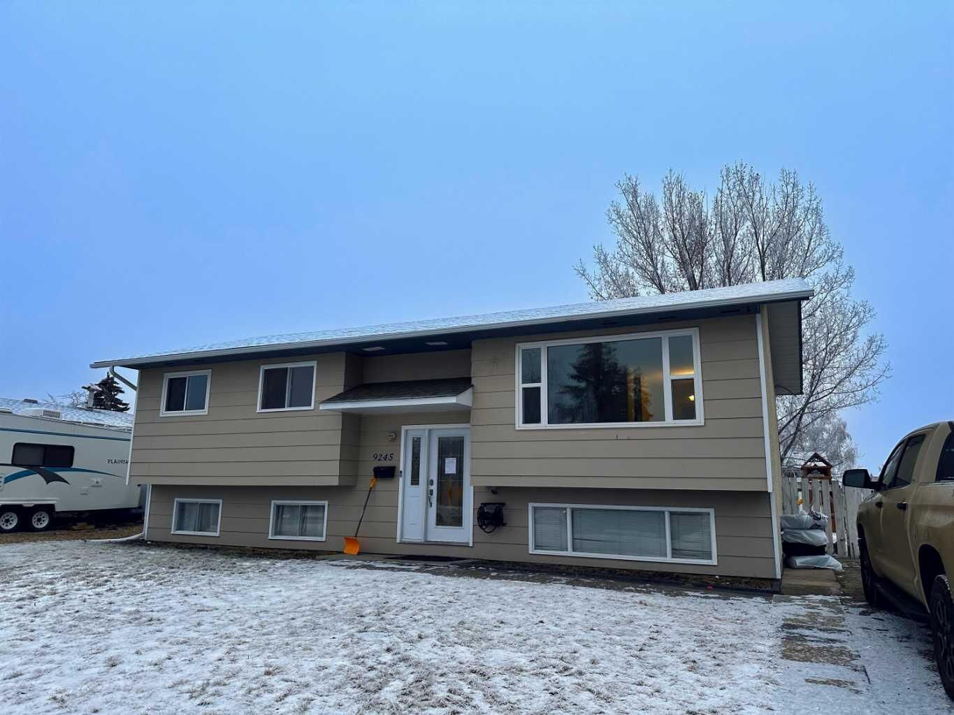 Property Photo: 9245 99 Avenue AB T8V 3X4