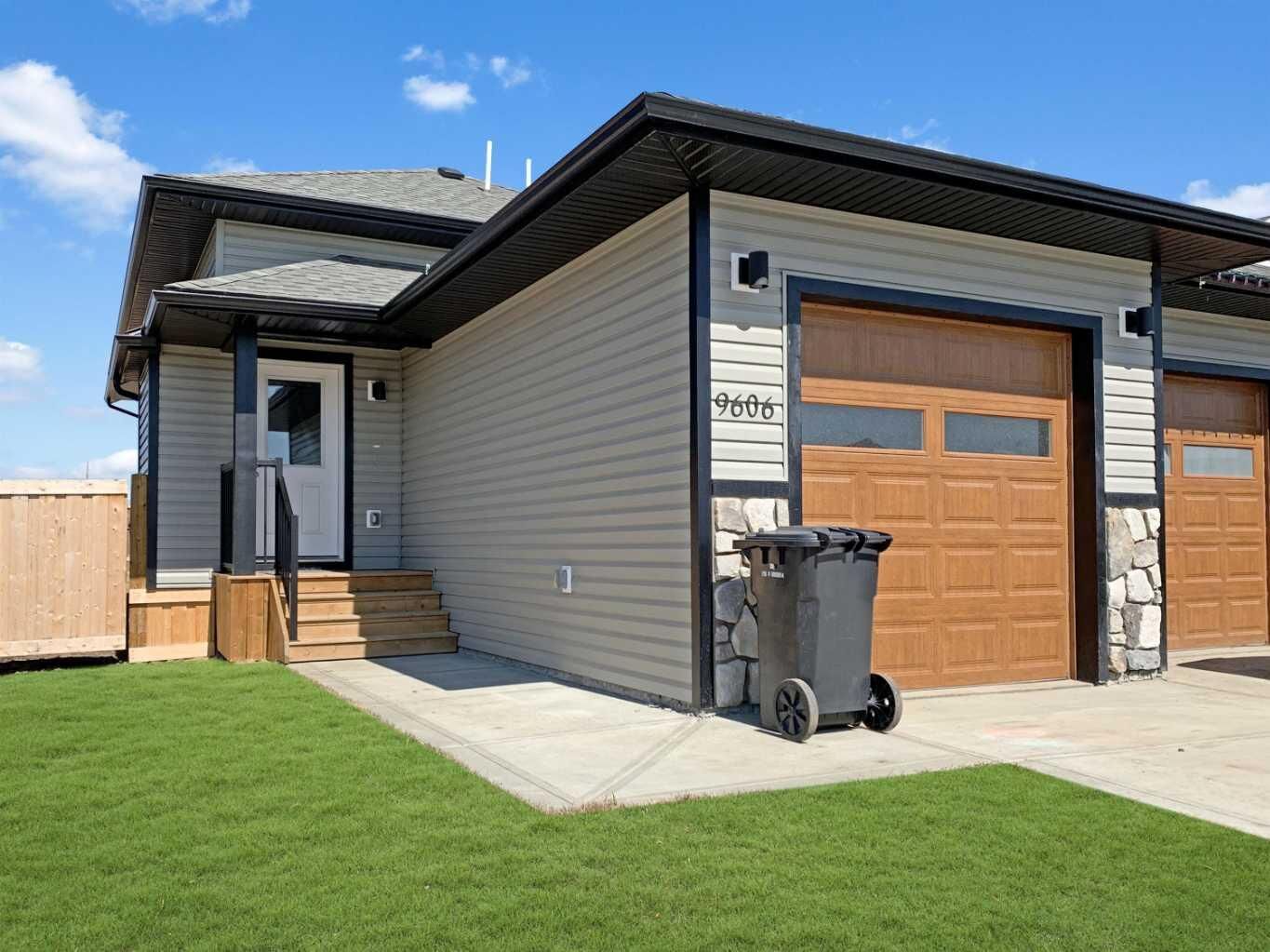 Property Photo: 9606 113 Avenue A AB T8X 5C5