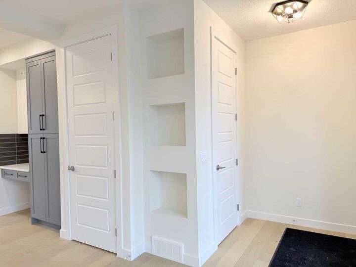 Property Photo:  322 Sundown Road  AB T4C 3H2 