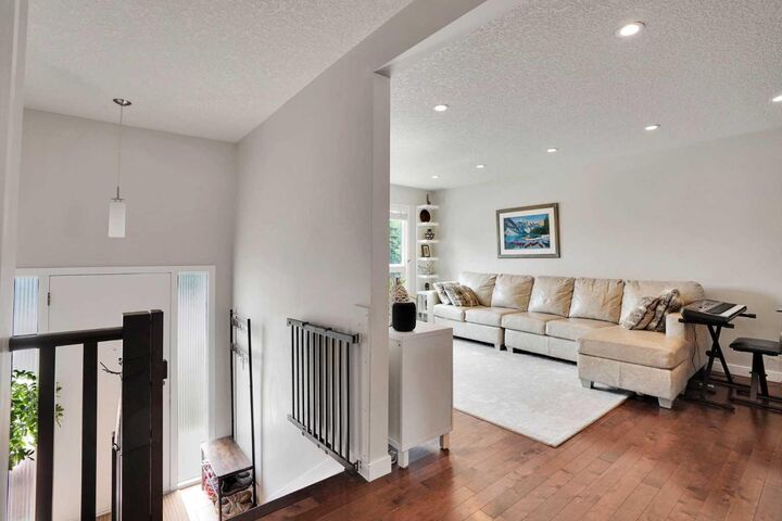 Property Photo:  5212 Valiant Drive NW  AB T3A 0Y7 