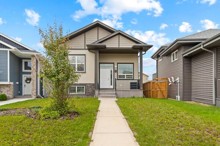 46 Village Crescent — photo 1