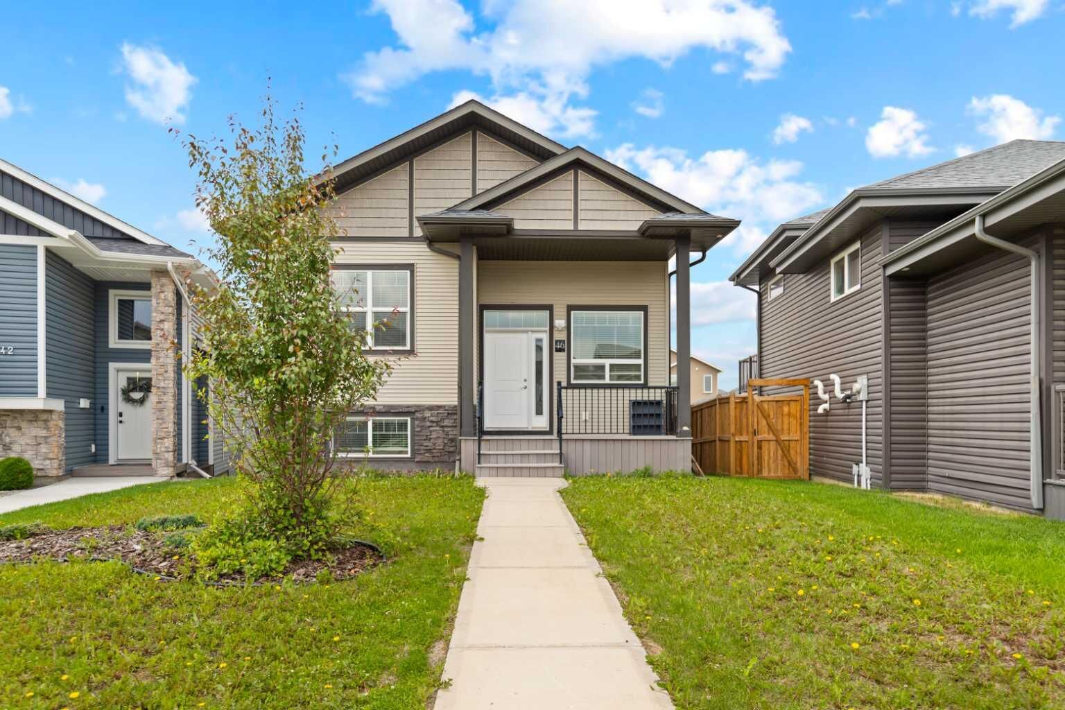 Property Photo: 46 Village Crescent AB T4R 0P3